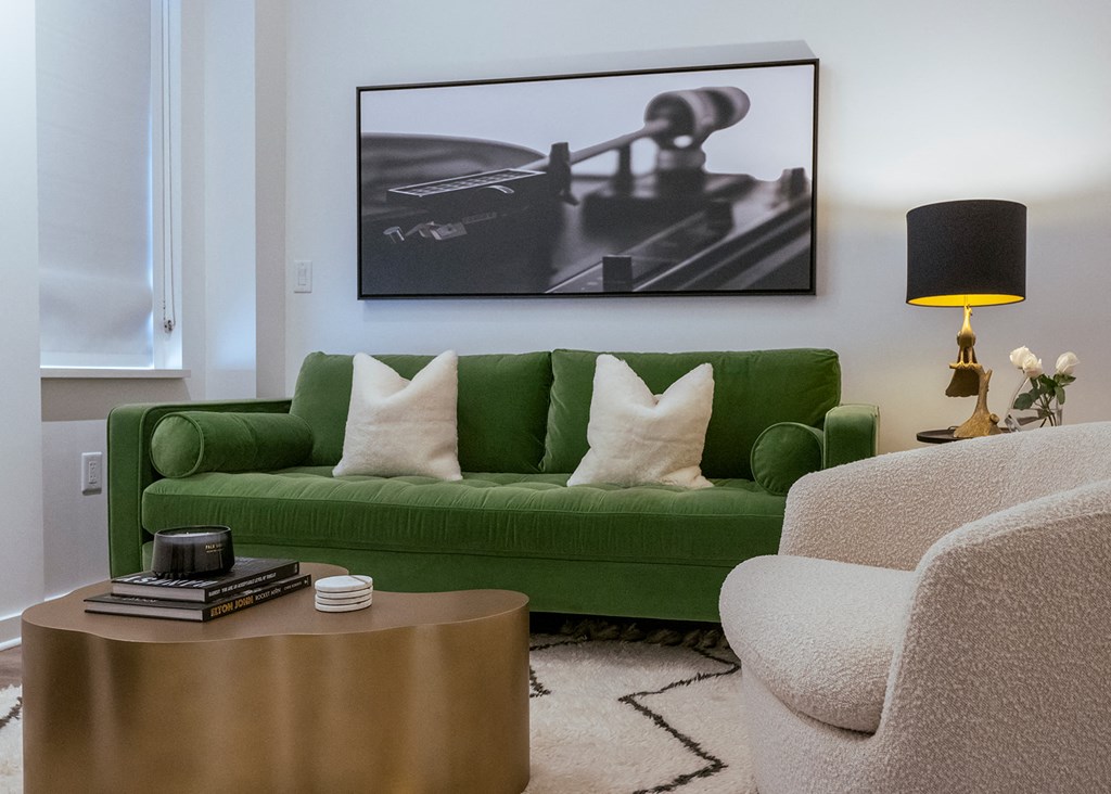 living room at Sky On Main Apartments, Missouri City 64105
