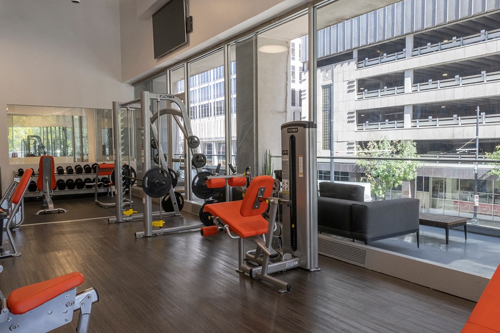 Gym Center at Sky On Main Apartments, Missouri City, MO