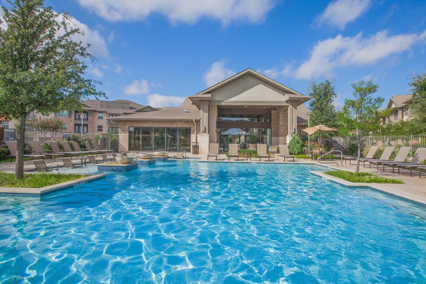 Ovation At Lewisville Apartment Homes, 2250 S. Valley Parkway