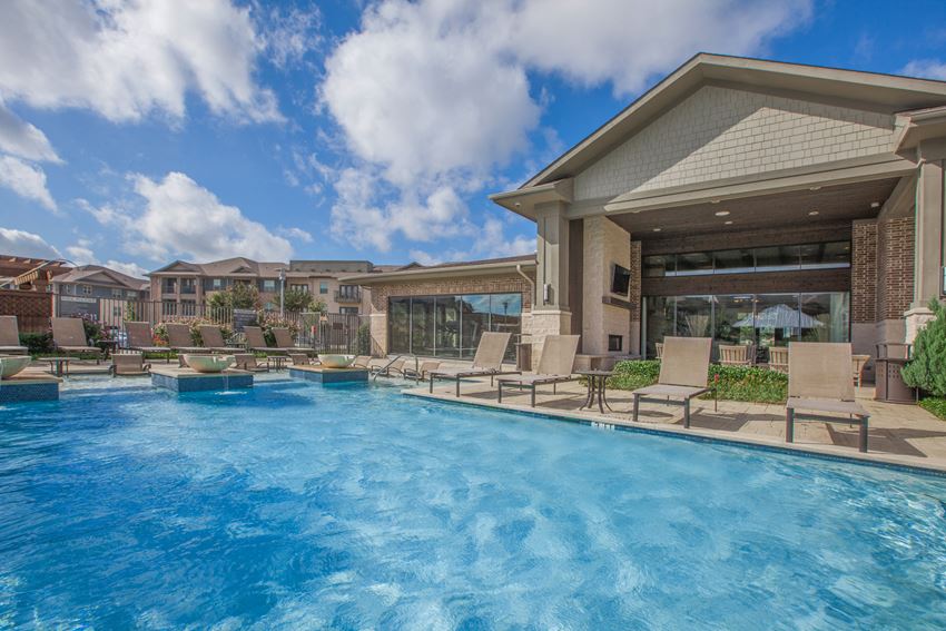 Ovation At Lewisville Apartment Homes, 2250 S. Valley Parkway