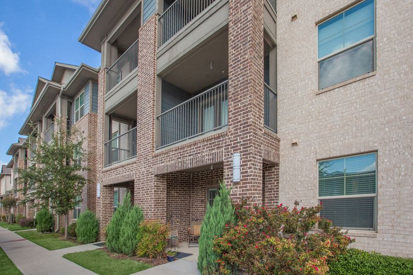 Ovation At Lewisville Apartment Homes, 2250 S. Valley Parkway, Lewisville, TX RentCafe