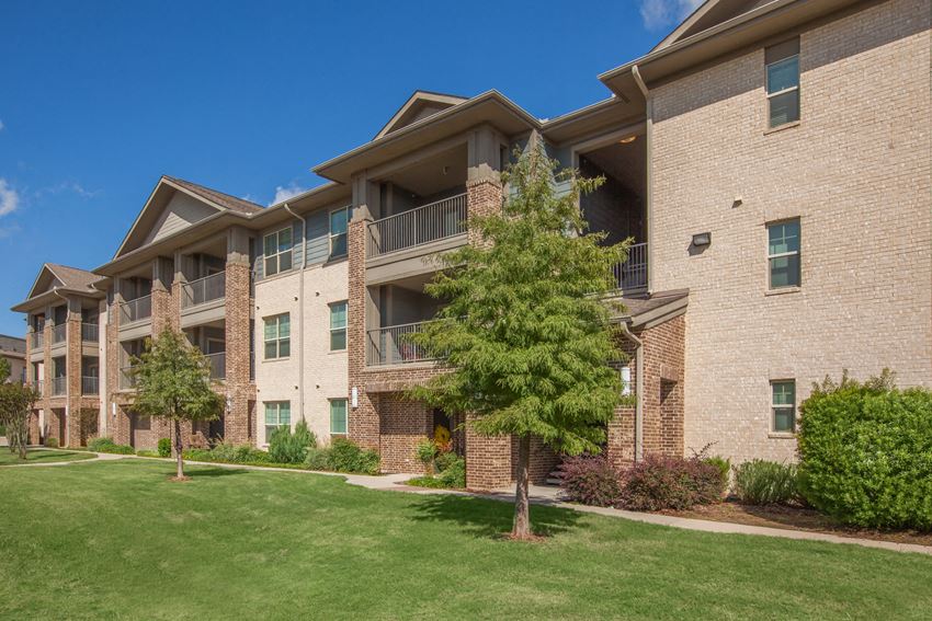 Ovation At Lewisville Apartment Homes, 2250 S. Valley Parkway