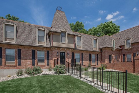 The exterior of an apartment building at Louisburg Square Apartments & Townhomes in Overland Park, KS.