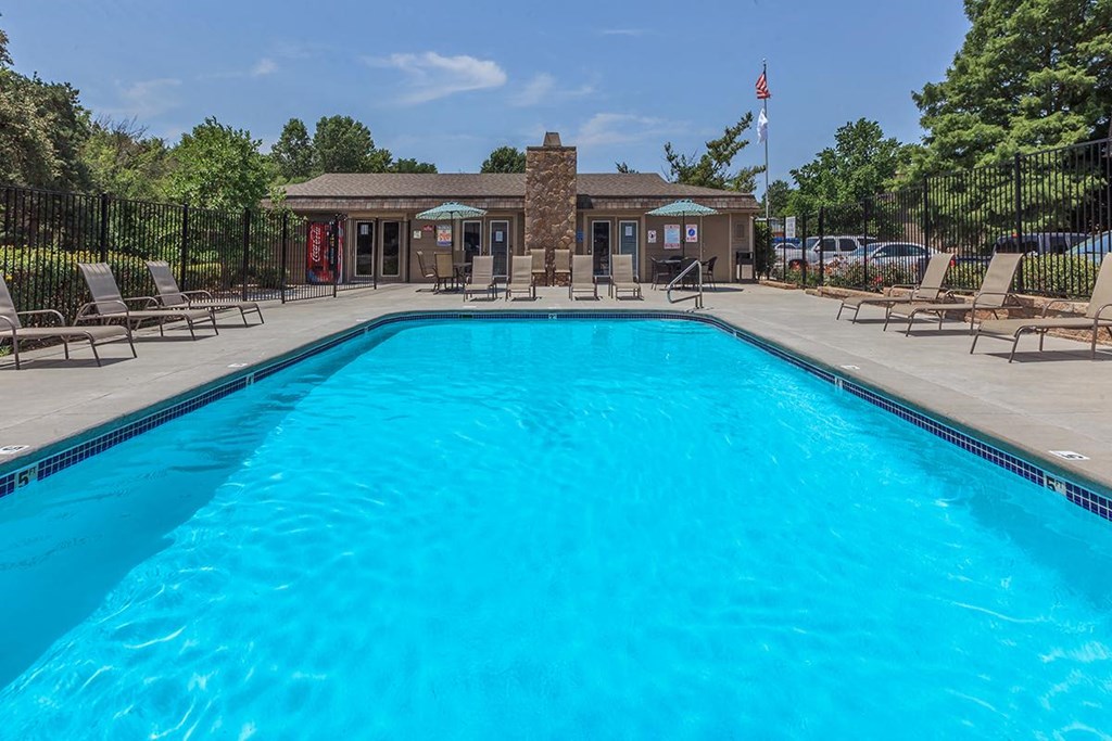 Swimming Pool VIEW at Bristol Pointe Apartment Homes, Kansas, 66062