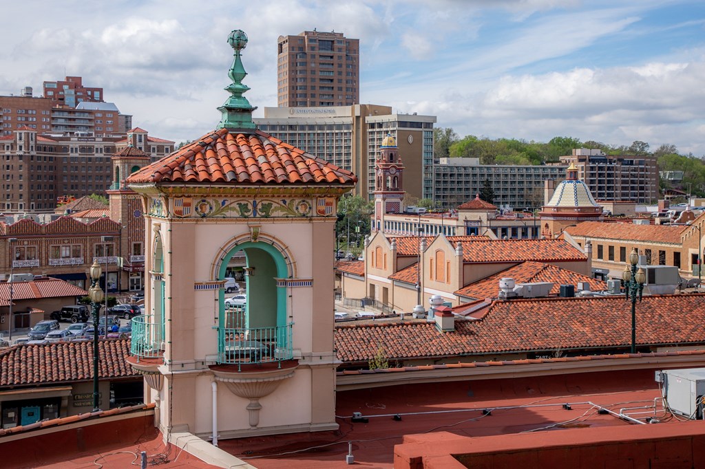Country Club Plaza View at Mirabelle Luxury Apartments, Kansas City 64111