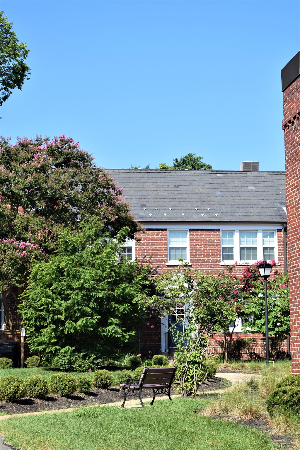 Image of the Exterior of Colonial Village West | Affordable Arlington Apartments