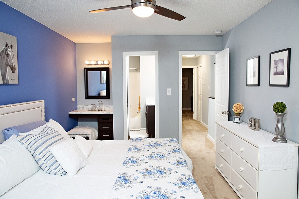 Large bedroom with vanity area Large bedroom with vanity area