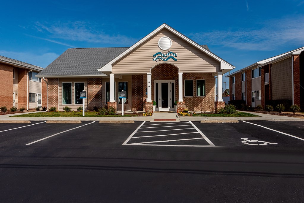 A building with a parking lot in front of it.