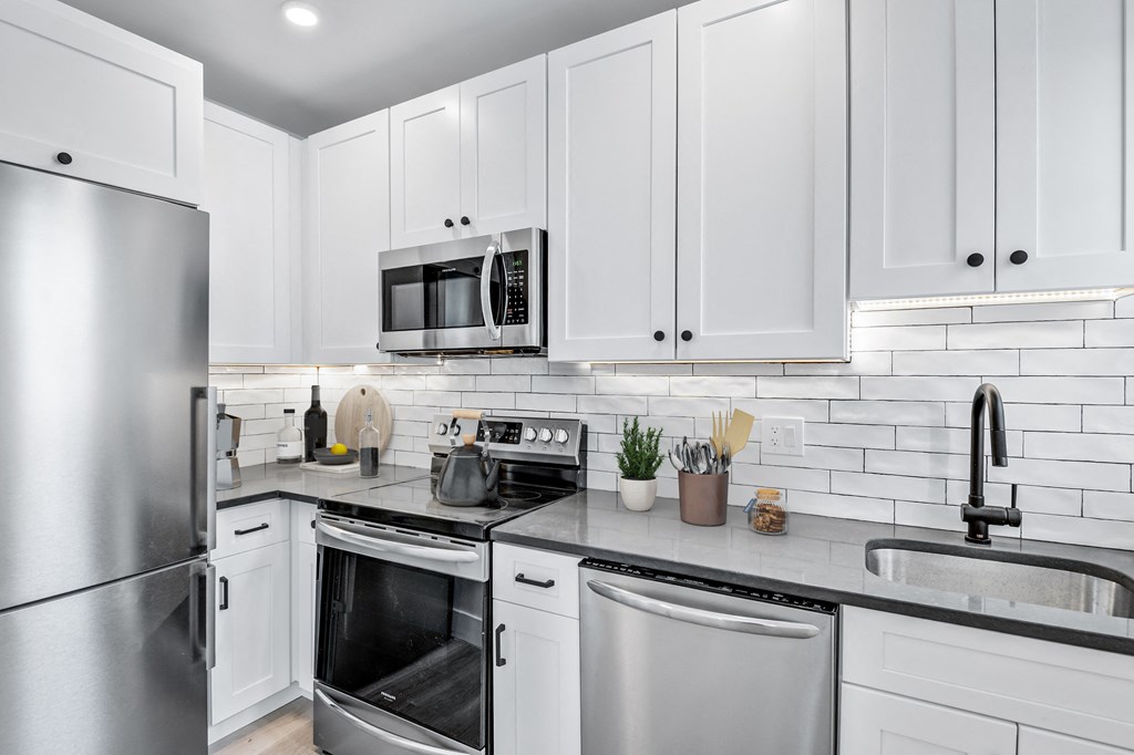 Stainless Steel Appliances, Quartz Counters & Custom Cabinetry