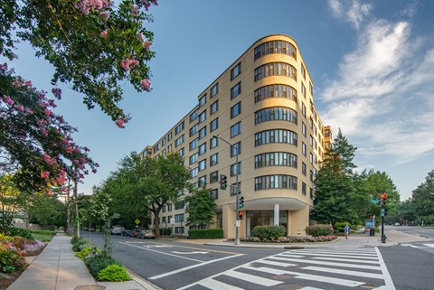 a tall building on the corner of a city street