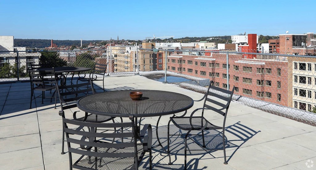 circle arms roof top