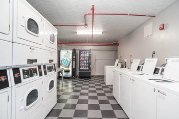 620 Sheridan Street Studio-2 Beds Apartment for Rent - Photo Gallery 3