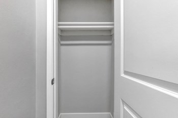 4117 W. 129th St. Studio-2 Beds Apartment for Rent - Photo Gallery 6