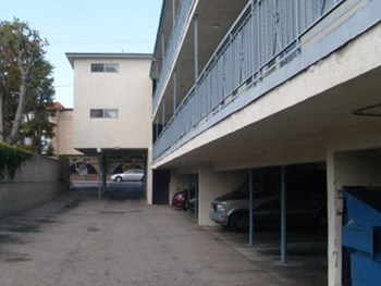 13614 Cordary Ave. Studio-3 Beds Apartment for Rent - Photo Gallery 4