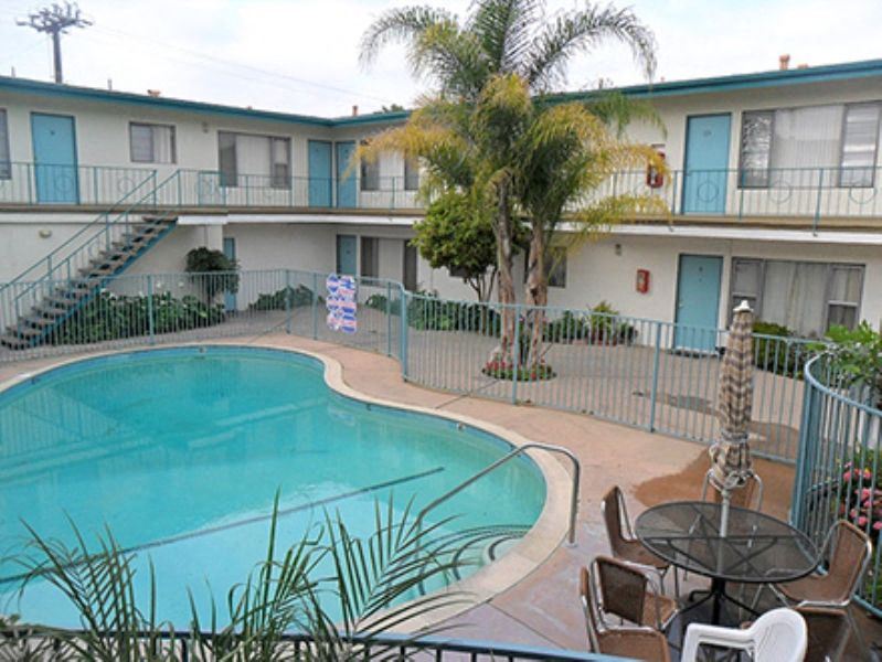 1818 El Segundo Blvd. 1-3 Beds Apartment for Rent - Photo Gallery