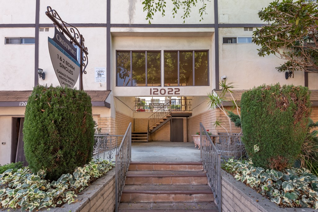 the building in which the apartment is located