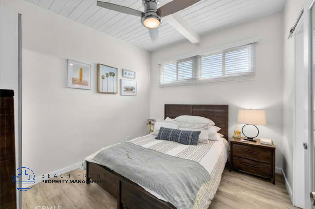 a bedroom with a bed and a ceiling fan