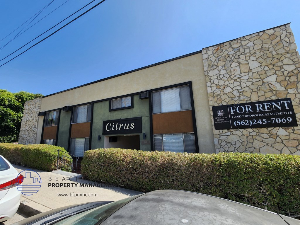a view of the front of the citrus for rent building