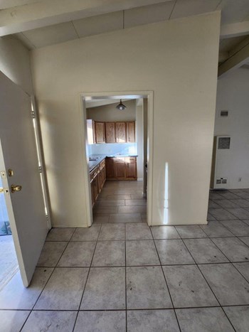 1100-1114 E. 3rd Ave. 2 Beds Apartment for Rent - Photo Gallery 16