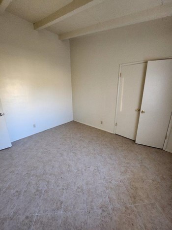 1100-1114 E. 3rd Ave. 2 Beds Apartment for Rent - Photo Gallery 13