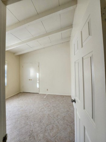 1100-1114 E. 3rd Ave. 2 Beds Apartment for Rent - Photo Gallery 12
