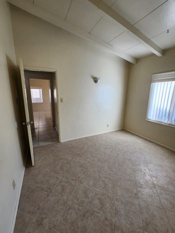 1100-1114 E. 3rd Ave. 2 Beds Apartment for Rent - Photo Gallery 11
