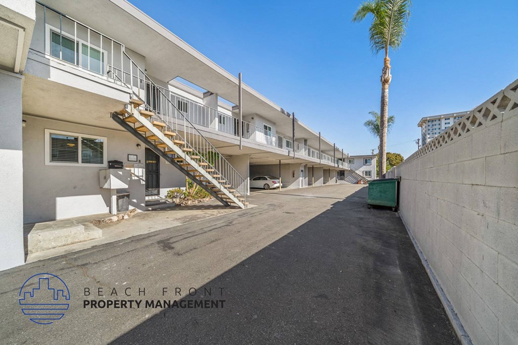 the building where the apartment is located is empty