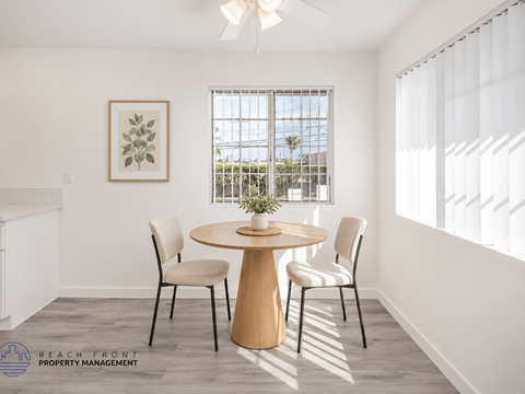 A dining room with a round table and chairs.