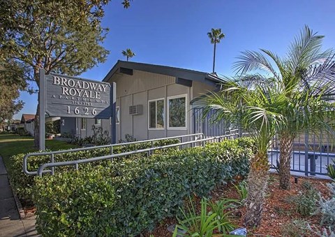 A building with a sign that says Broadway Royale 1626.
