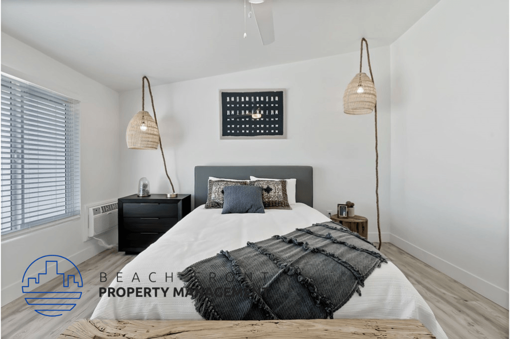 an image of a bedroom with a bed and two lamps