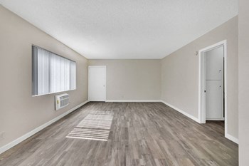 Living Room - Photo Gallery 3