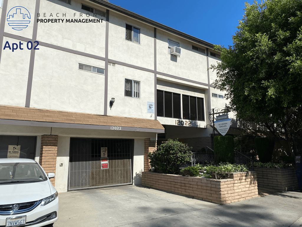 a large building with a car parked in front of it