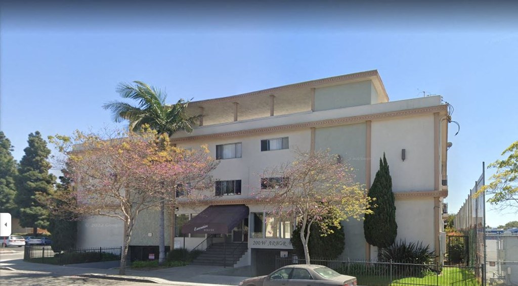 the building in which the hotel is located