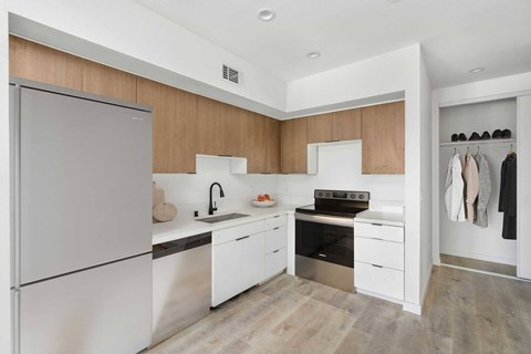 900 & 908 N. Ardmore Avenue 2 Beds Apartment for Rent