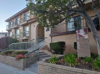Side view of property - Photo Gallery 3