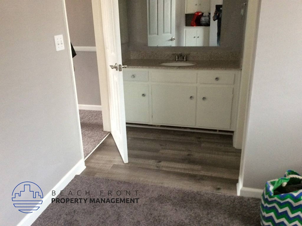 a view of the bathroom from the hallway with the door open