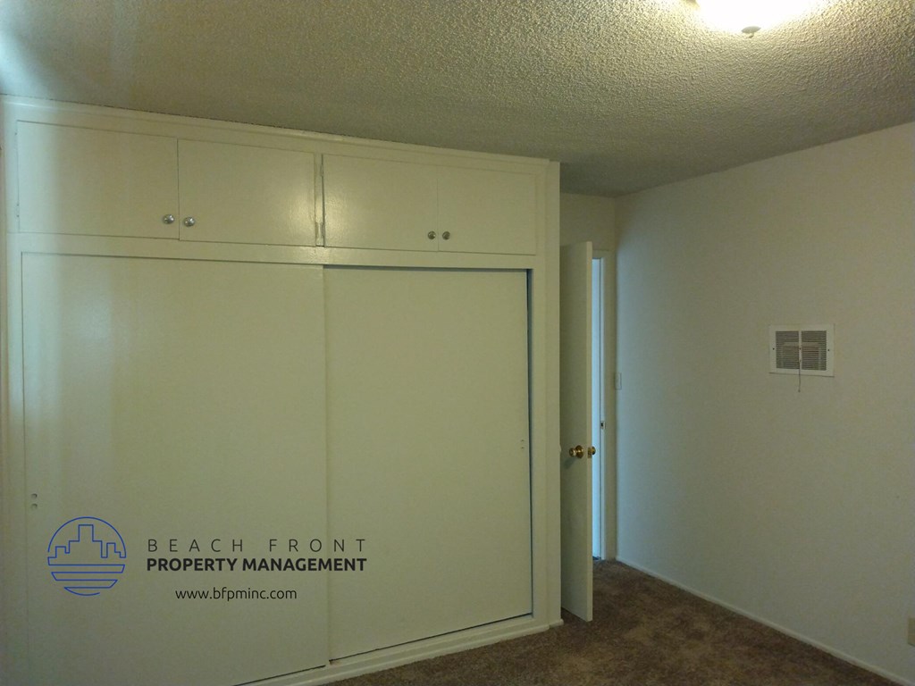 a bedroom with a closet and a door to the bathroom