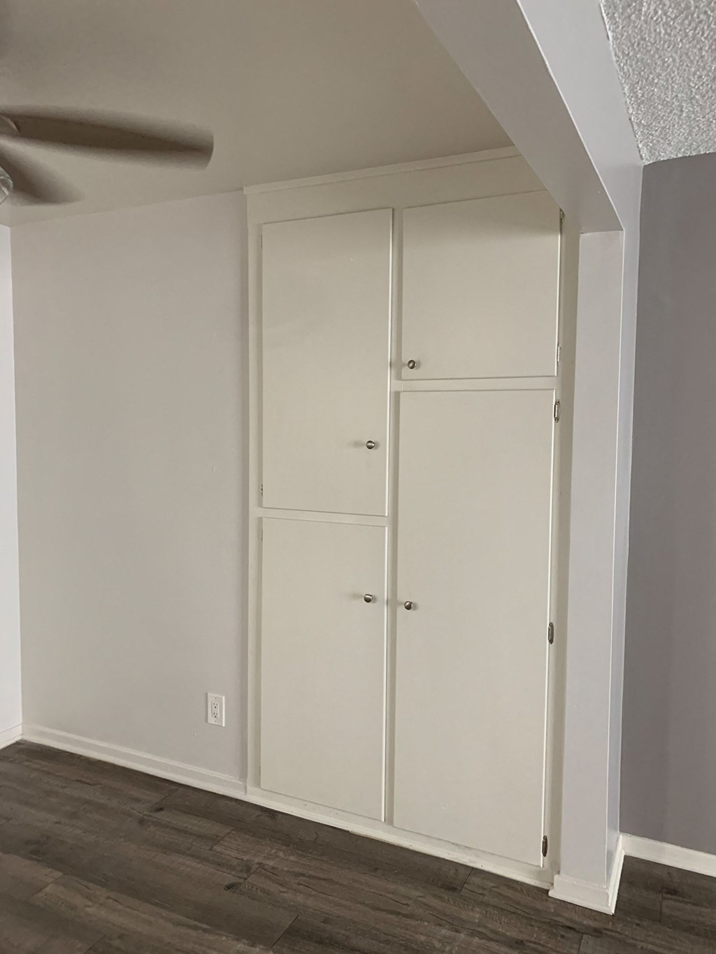 the wall in the living room has been primed and is ready to be painted