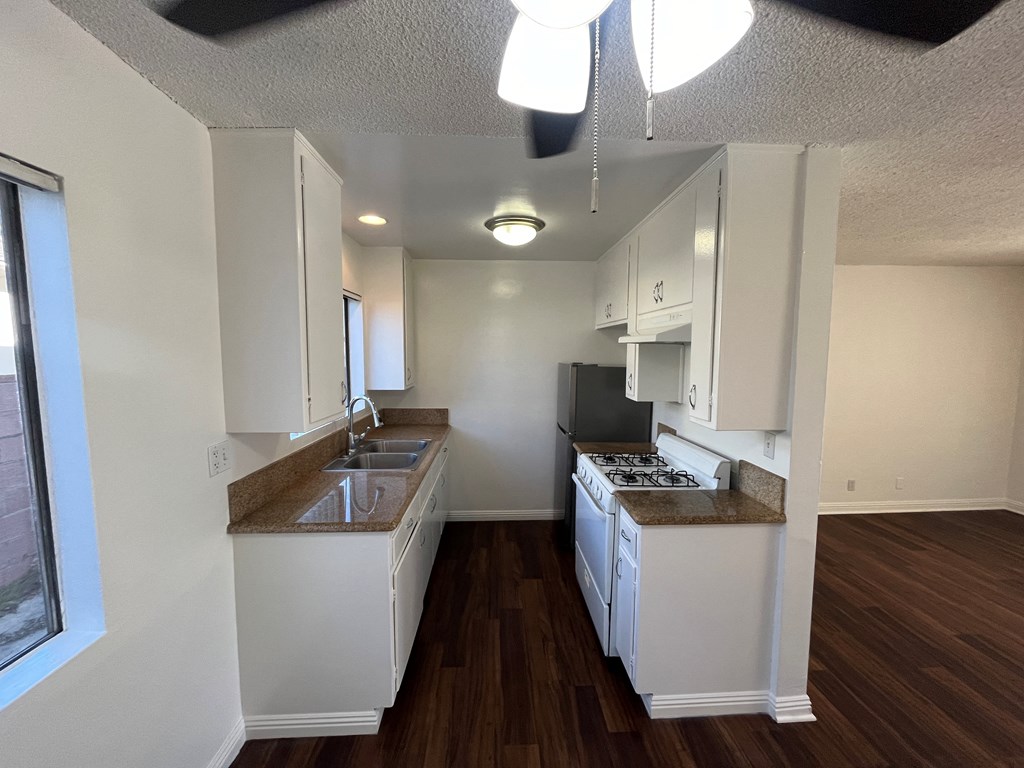 Dining room to Kitchen