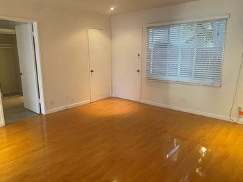 529-541 S. El Molino Ave. Studio-2 Beds Apartment for Rent - Photo Gallery 5