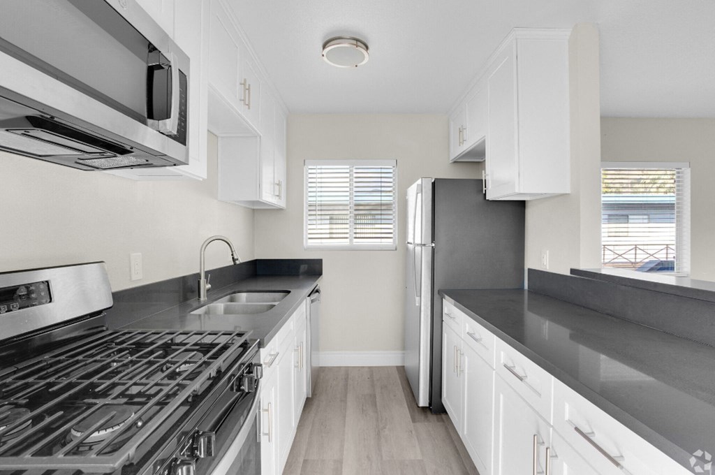 the preserve at ballantyne commons apartment kitchen with stainless steel appliances