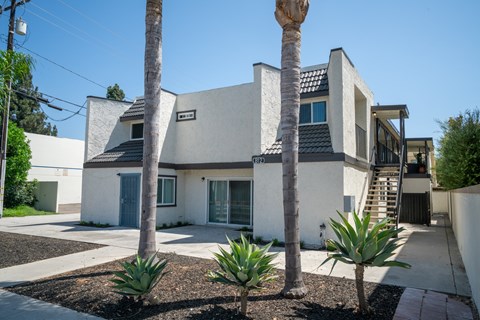 812 E. Santa Ana Boulevard 2 Beds Apartment for Rent