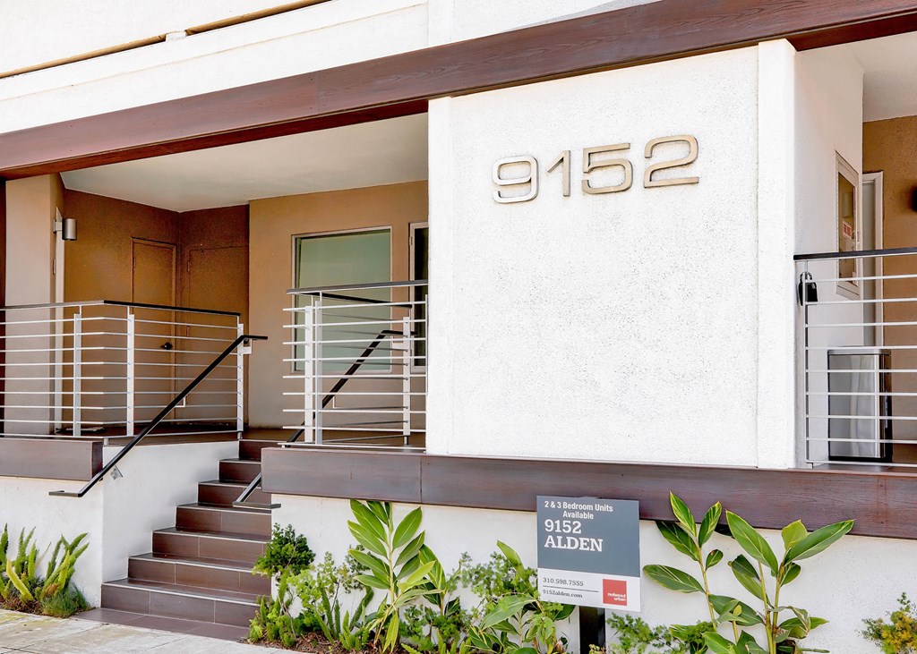 the building in which the hotel is located