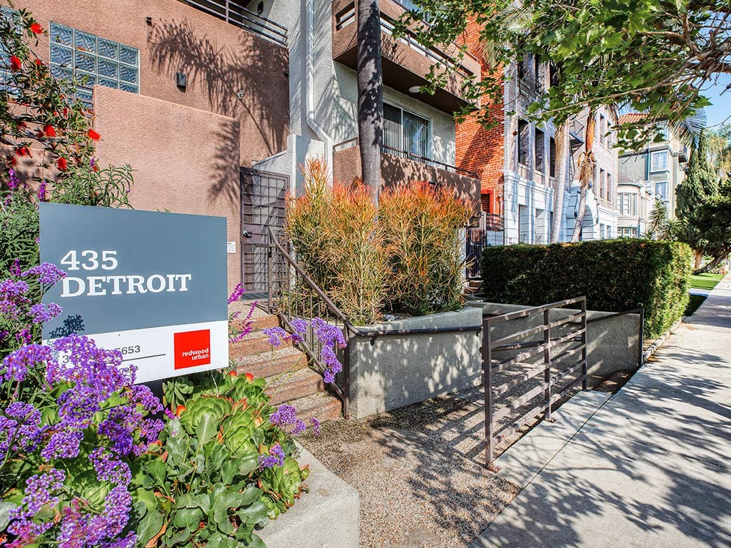 an apartment building with a sign that reads 43rd