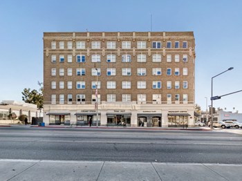 Glendale Flats exterior retail