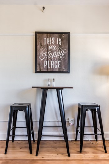 Dining area Glendale Flats dining area - Photo Gallery 5