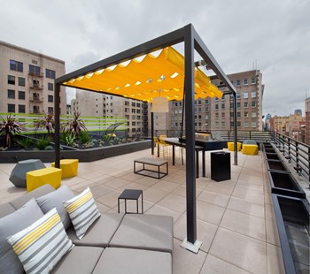 Broadway Lofts Rooftop Dining Area - Photo Gallery 3