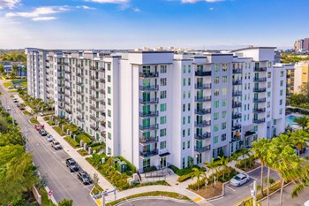1919 SE 10th Ave 1-2 Beds Apartment for Rent - Photo Gallery 4