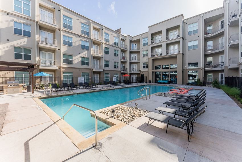 The Residences At 3000 Bardin