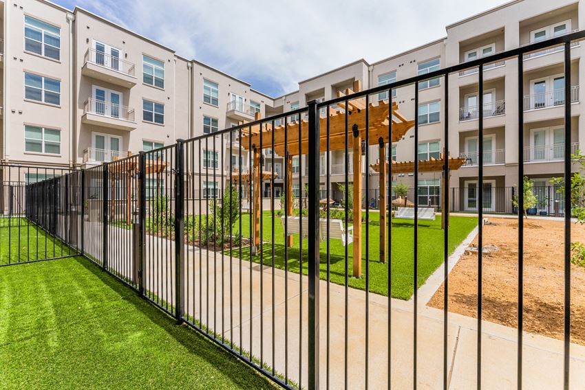 The Residences At 3000 Bardin